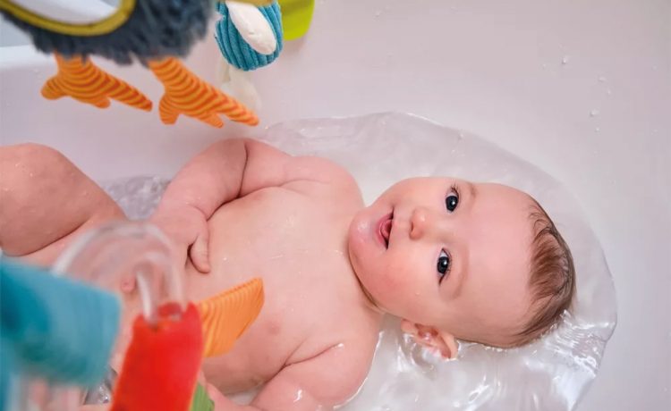 Le bain libre de bébé : Tout ce que vous devez savoir